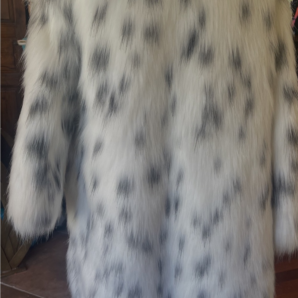 FASHION FAUX FUR SPOTTED COAT - Picture 9 of 9